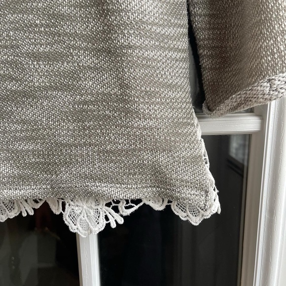 Lace front 3/4 sleeve top - Picture 8 of 10